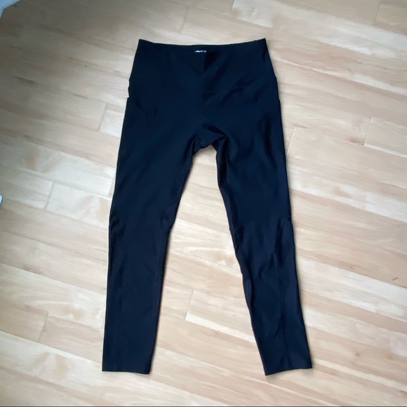 NWOT Layers Capri Leggings W/Pockets - Picture 2 of 6